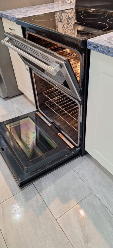 Double Oven - 223-9847 Manchester Dr