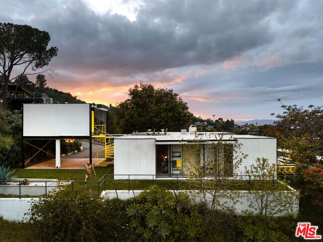 Building Photo - 2977 Passmore Dr