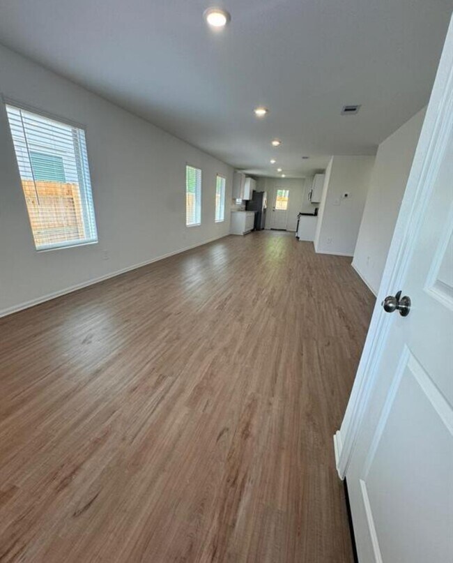 Foto del edificio - 22483 Douglas Ct