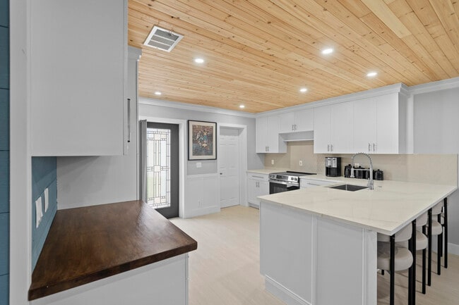 Building Photo - 2803 Duke Ln