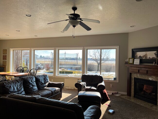 Building Photo - 2988 Stonebridge Dr