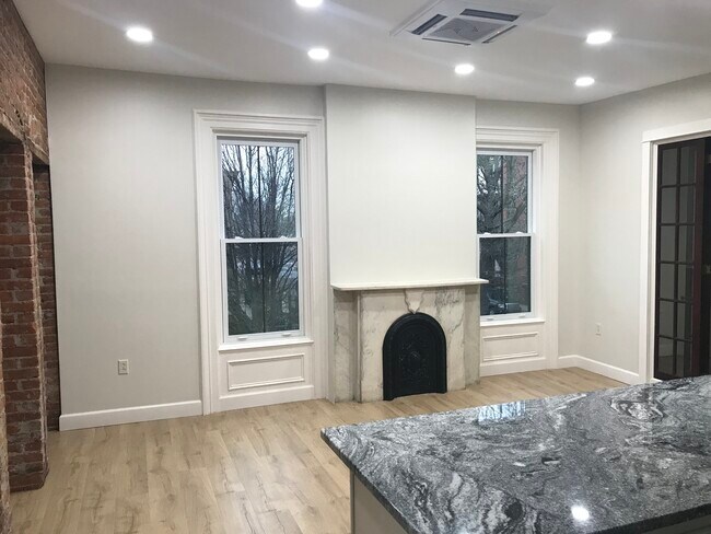 Original Mantle - 1913 5th Ave