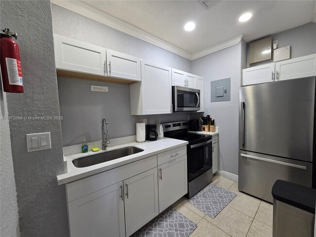 Building Photo - 208 SW 15th Pl