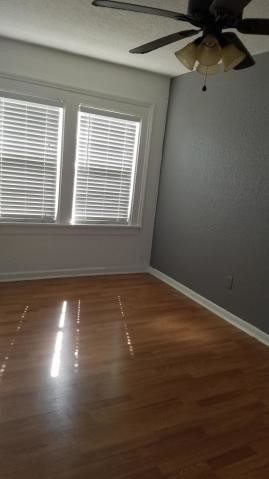 Building Photo - 304 2nd Ave S