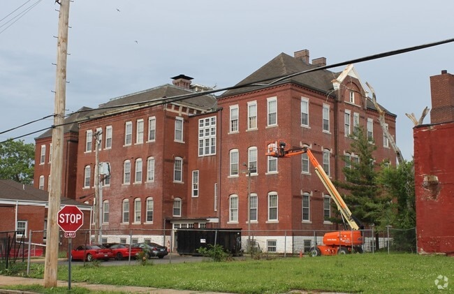 Building Photo - Archway Commons