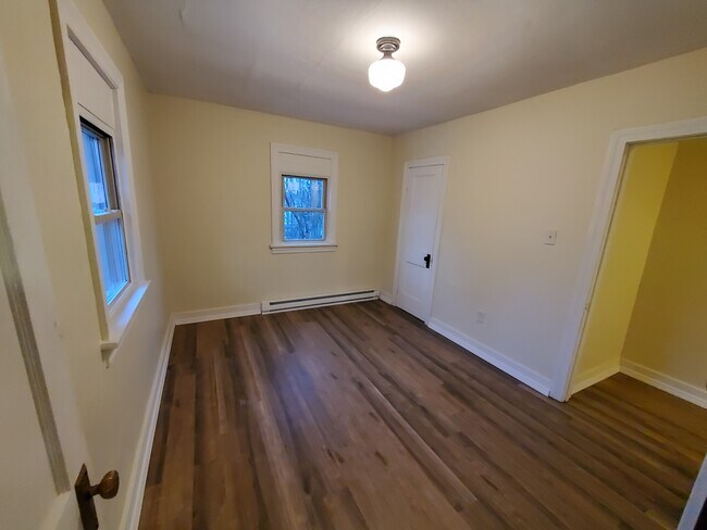 Foto del edificio - 122 Highland Dr