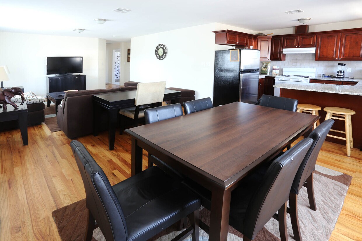 Foto principal - 255-257-257 New Jersey Railroad Ave