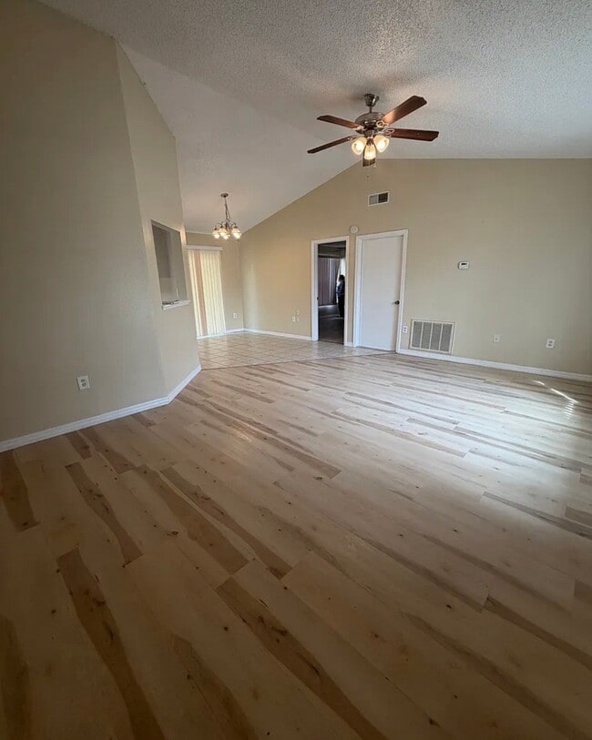 Building Photo - 5571 Mariner Blvd
