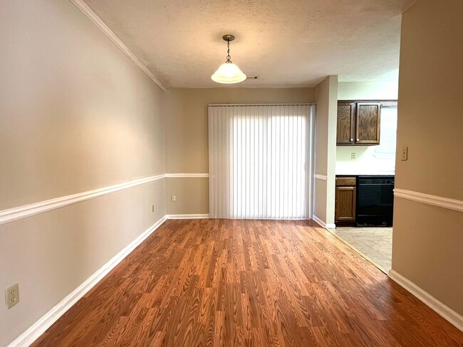 Building Photo - 3 Bedroom 2.5 Bath Townhome