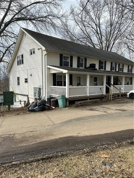 Primary Photo - 525 Meadowlands Farm Ln