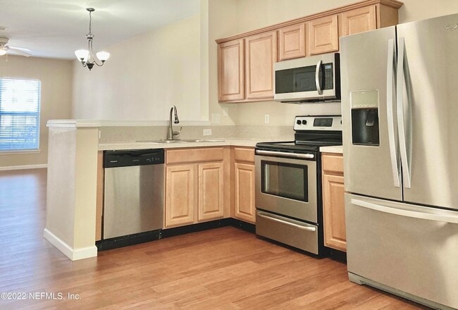 Foto del edificio - 8424 Thornbush Ct