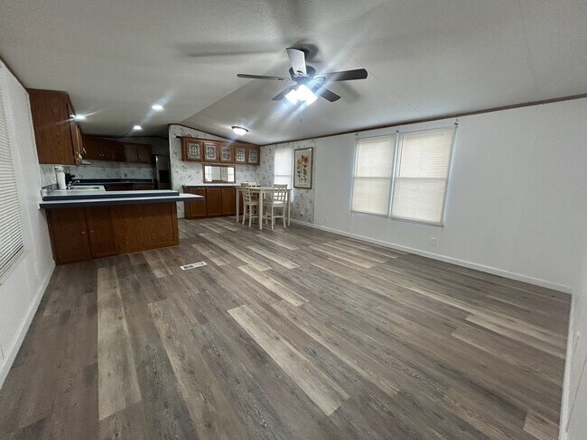 Foto del edificio - Charming 3 Bed, 2 Bath Home in Prairieville!