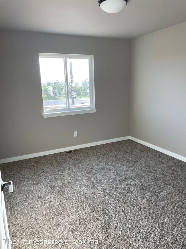 Building Photo - 3 br, 2 bath House - 106 Walnut Street