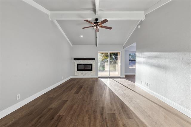 Foto del edificio - 7509 Meadowlark Ln N