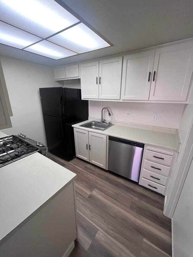 Foto del edificio - NICE UPDATED DUPLEX IN SACRAMENTO!!