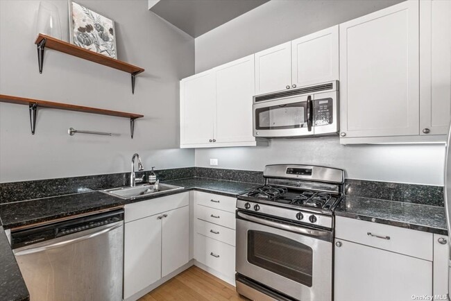 Building Photo - 205 15th St