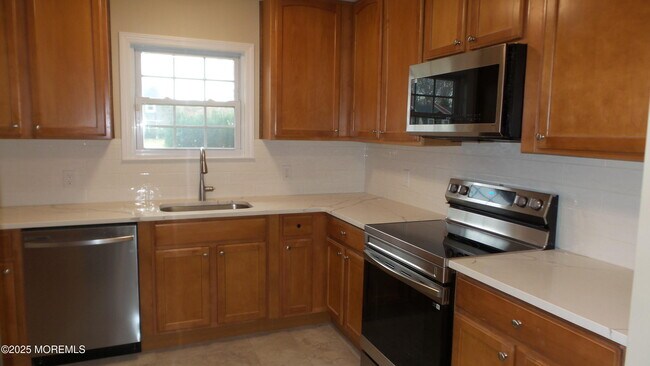 Foto del edificio - 2 Briar Mills Dr