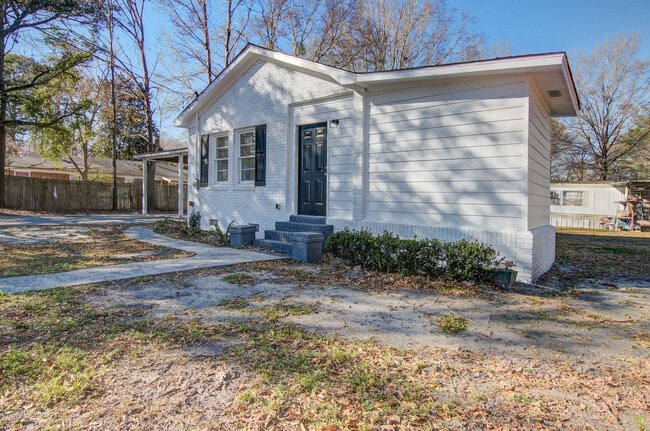 Building Photo - 2615 Warm Ave