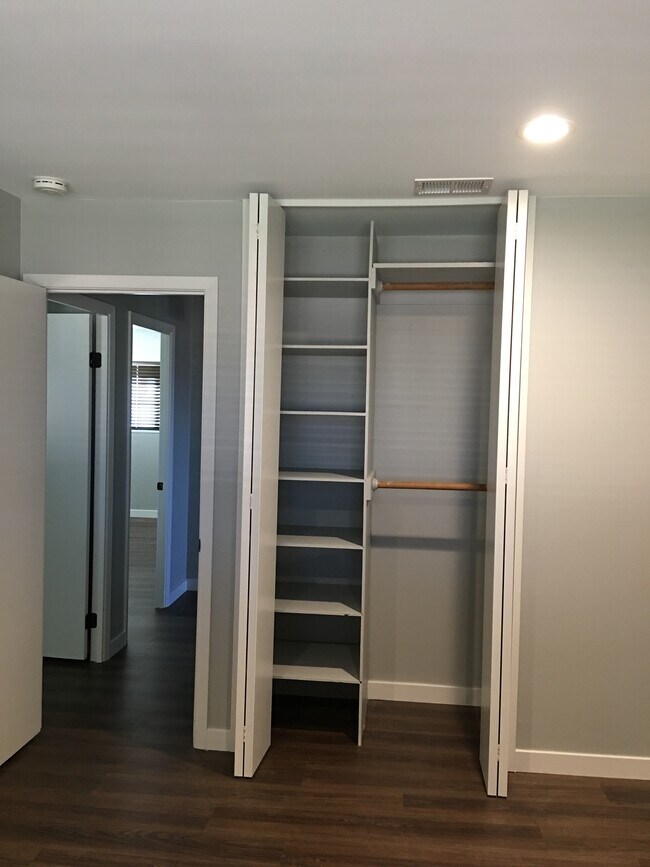 Available room entry and closet - 4021 Draco Dr