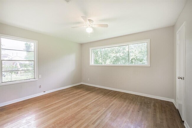 Foto del edificio - 1306 Glencrest Dr