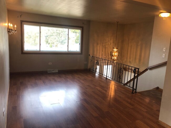 Building Photo - 5041 Forster Ave