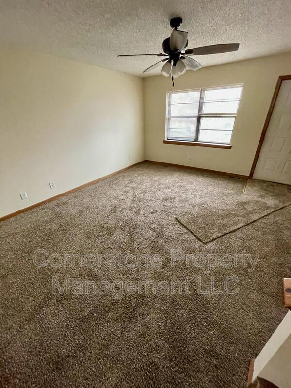 Building Photo - 909 Fir St