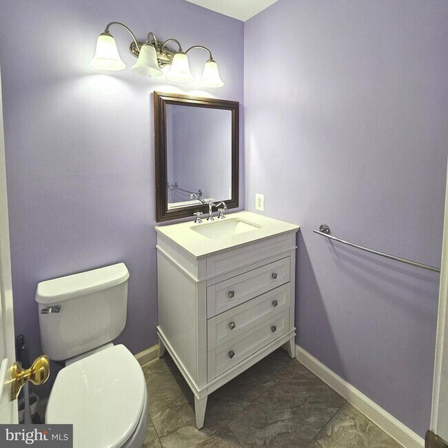 Foto del edificio - 8202 Catbird Cir