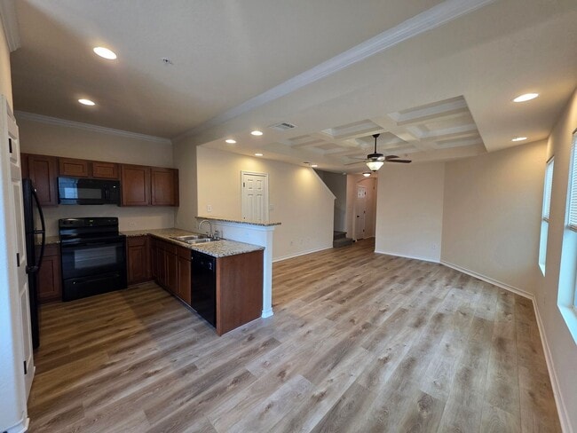 Building Photo - Town home for rent