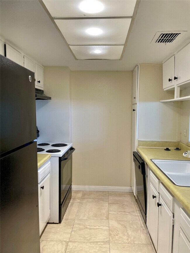 Foto del edificio - 7051 Chasewood Dr