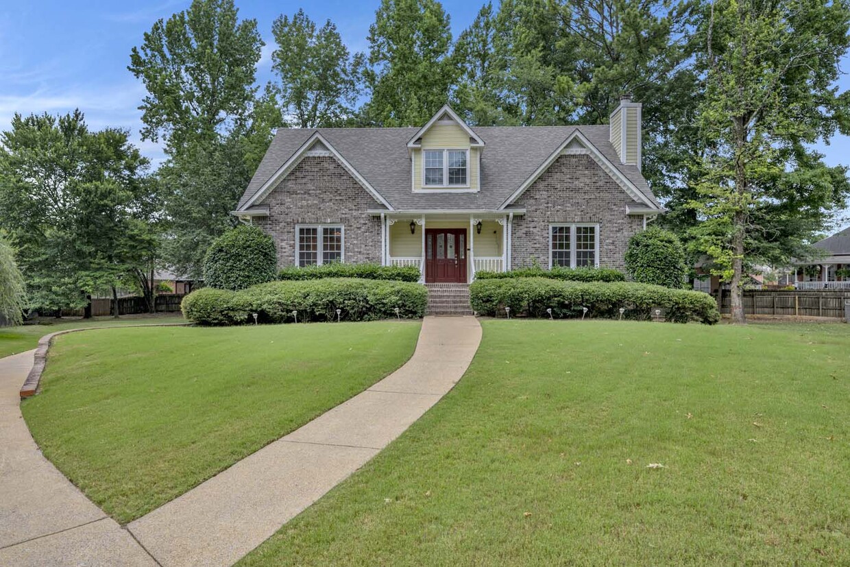 Primary Photo - 512 Roundabout Dr