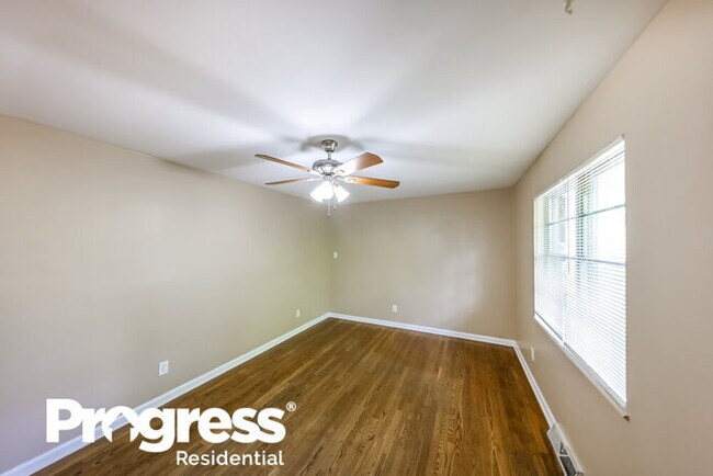 Building Photo - 600 Highland Dr