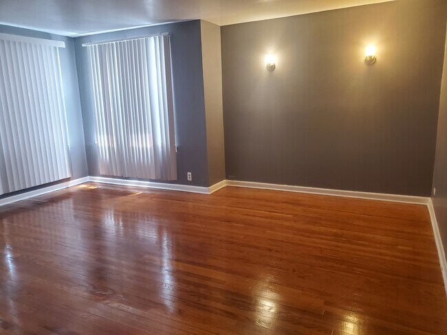 Foto del edificio - 8040 S Evans Ave