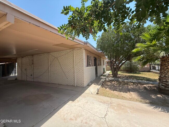 Building Photo - 7289 Mimosa Ave