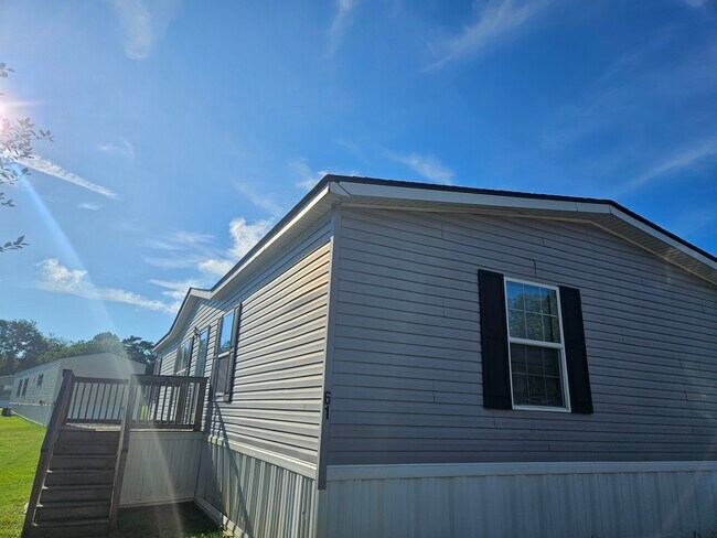 Foto del edificio - 61 Lynnwood Cir