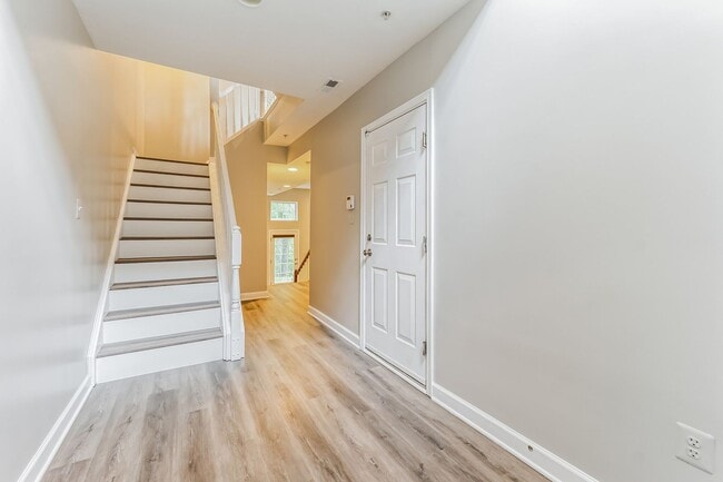 Building Photo - 3 bed 2.5 bath rowhome for rent