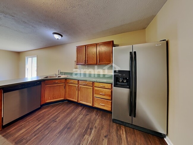 Foto del edificio - 5843 Glen Haven Blvd