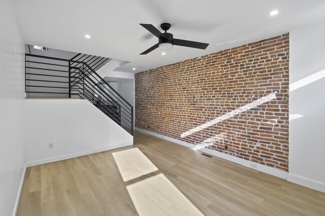 Building Photo - 105 S Poppleton St