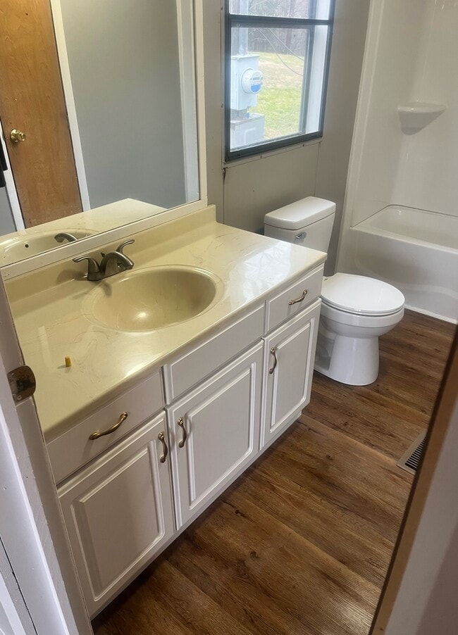 Building Photo - Highcliff