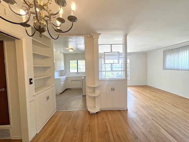 Building Photo - 6125 Cashio St