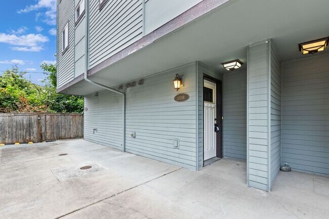 Foto del edificio - Immaculate West Seattle Townhome