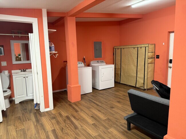 Laundry area - 27163 White Ranch Rd