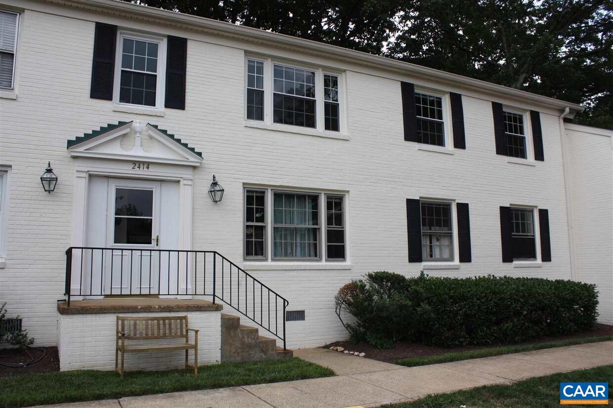 Foto principal - 2414 Barracks Pl