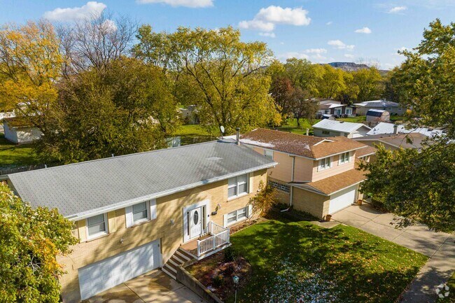 Homes in the lovely and quiet Glenwood area are well-manicured and very appealing.
