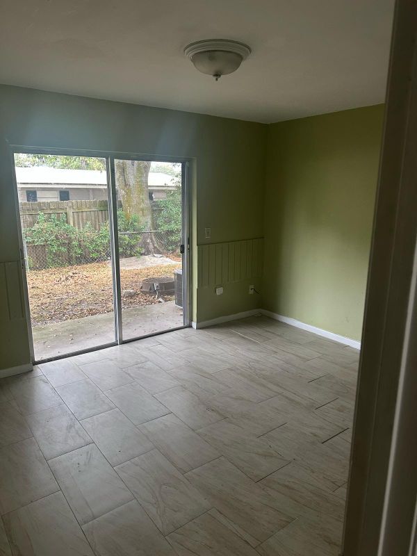 Building Photo - 214 N Chestnut Rd