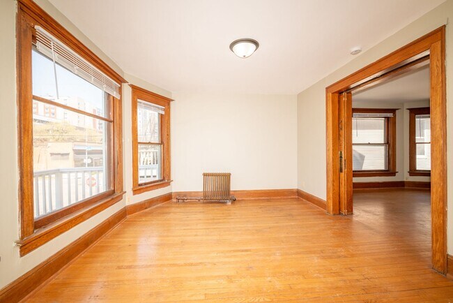 Foto del edificio - 405-407 W Main St - Duplex