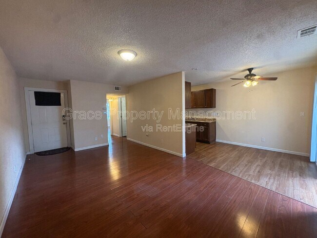 Foto del edificio - 10782 E Exposition Ave