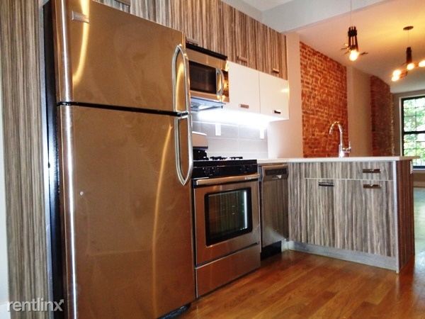 Primary Photo - 548 Bainbridge St