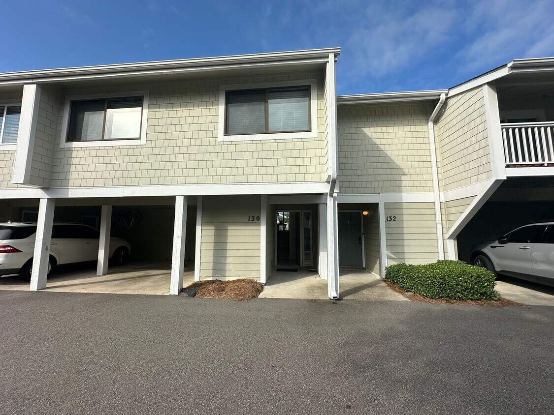 Foto principal - Furnished 3Bd/2Ba Channel Walk Townhome in...