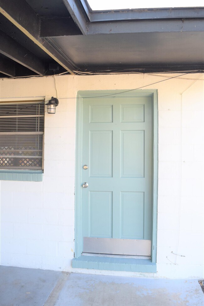 Foto del edificio - 10832 Luana Dr N