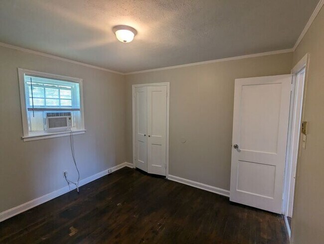 Foto del edificio - Charming 2BD/1BA End Unit